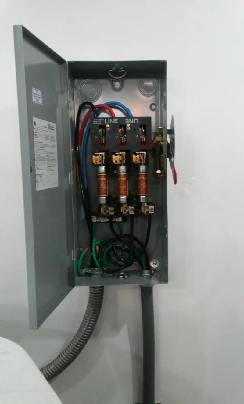 Three-phase disconnect switch installed for Smoke Detector Installation in Lytle